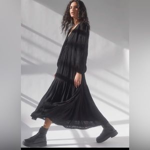 Wilfred aritzia boho plunge neckline flowy dress size small